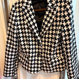 Elegant Black and White Houndstooth Blazer